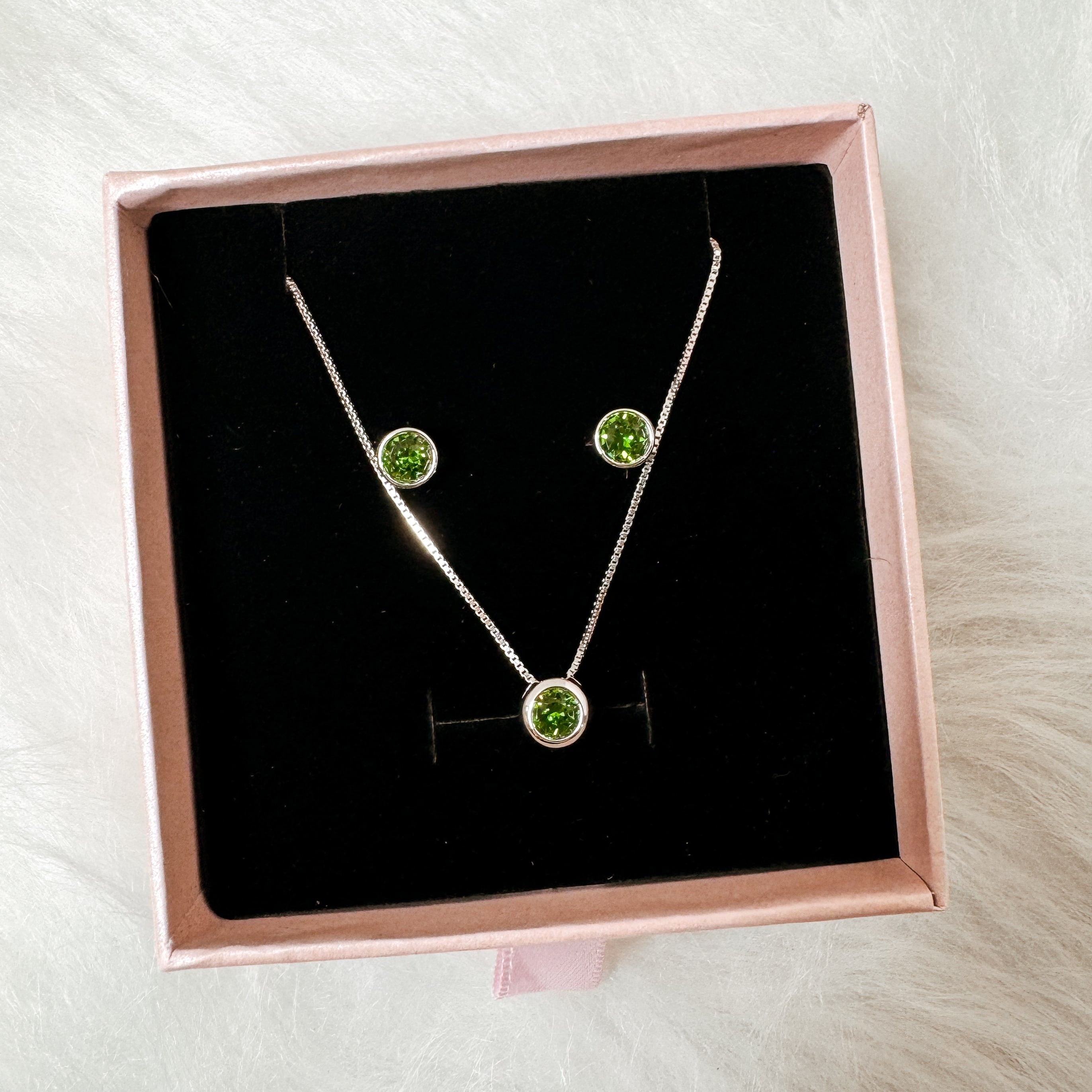 August Birthstone, Peridot, Swarovski Elements Solitaire Necklace - Chakra Energy Co